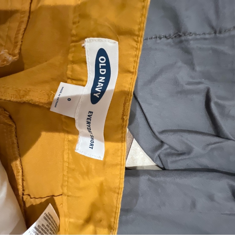 3 pairs 1 NWT Old Navy ladies shorts yellow grey sz 0 - Picture 3 of 6